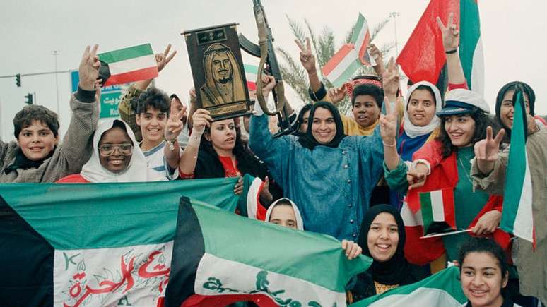 Jovens comemoraram a liberação do Kuwait em 1991