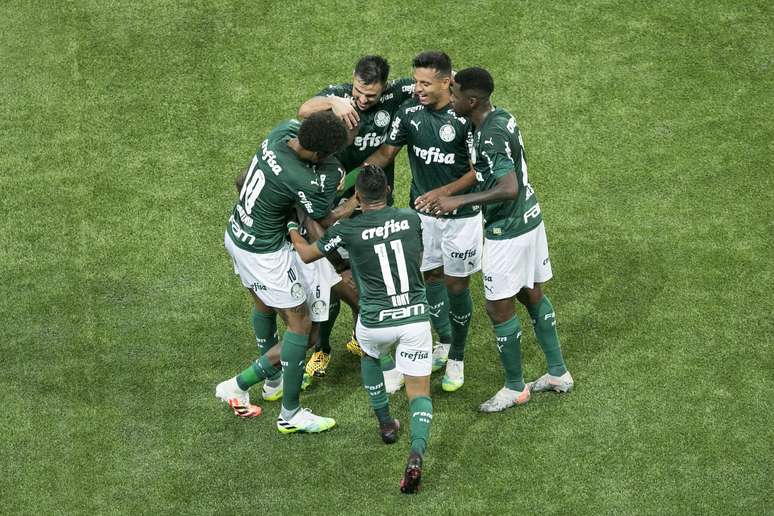 O jogador Patrick de Paula comemora gol do Palmeiras durante partida entre Palmeira de Ponte Preta , válido pela semifinal do Campeonato Paulista, na cidade de São Paulo, SP, neste domingo, 22. 