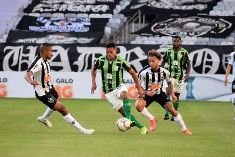 Galo e Coelho-fizeram outro duelo equilibrado no Mineiro. Ao time alvinegro, um empate basta para chegar à decisão do Estadual-(Mourão Panda/América-MG)