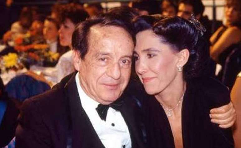 Roberto Bolaños e Florinda Meza, casal de artistas que interpretou Chaves e Dona Florinda. 