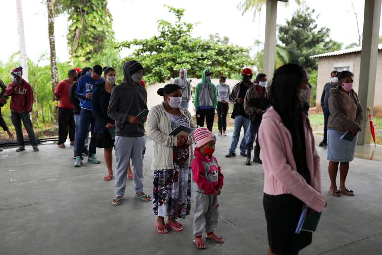 Pessoas fazem fila para fazerem exame de detecção de Covid-19 em Registro
29/07/2020 REUTERS/Amanda Perobelli