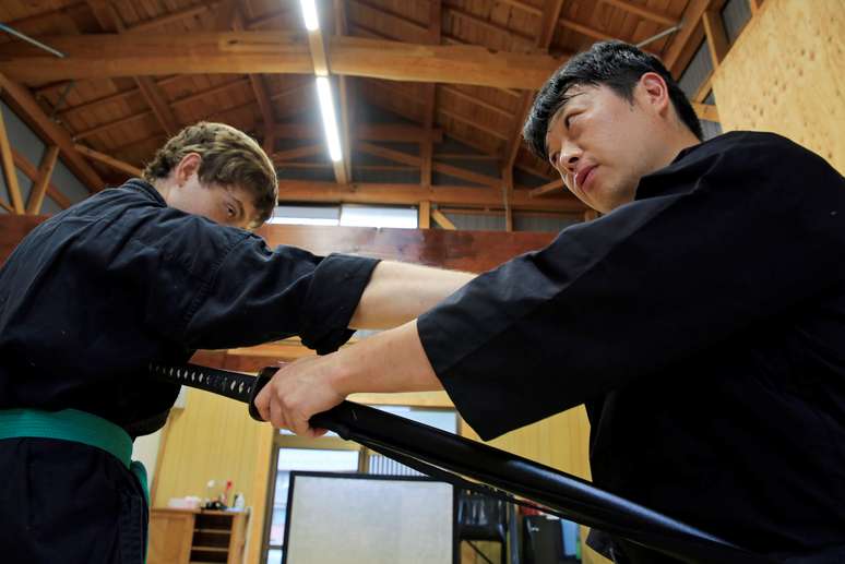 Genichi Mitsuhashi ensina artes marciais em sua casa em Iga, no Japão
30/07/2020 REUTERS/Akira Tomoshige
