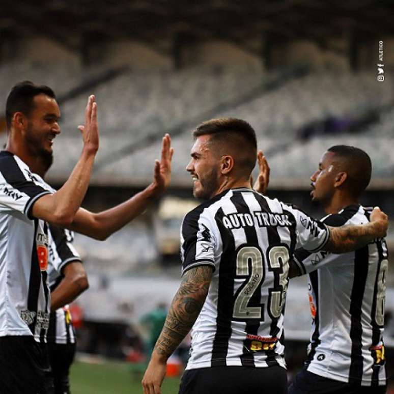 Jair e Nathan pisaram na área rivam e marcaram os gols da vitória do Atlético-MG- (Foto: Divulgação/Atlético-MG)