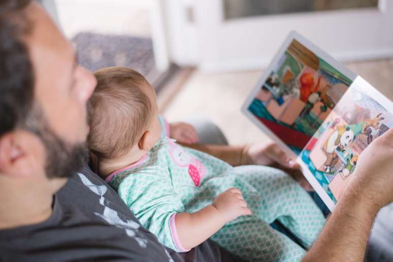 Leia para os seus filhos para estabelecer uma boa relação