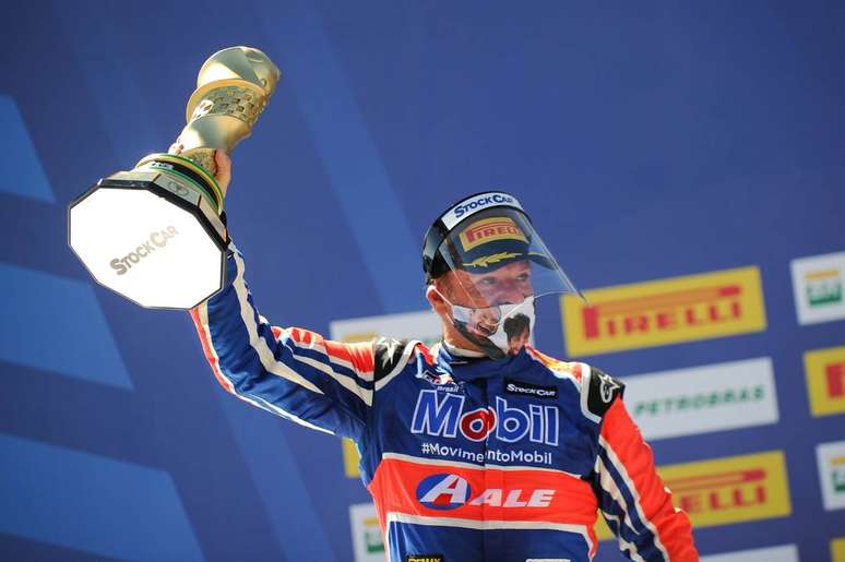 Rubens Barrichello venceu no retorno da Stock Car 