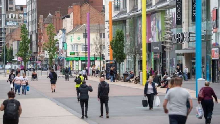 Cidade de Leicester seguiu em quarentena mesmo quando Reino Unido reabriu a economia