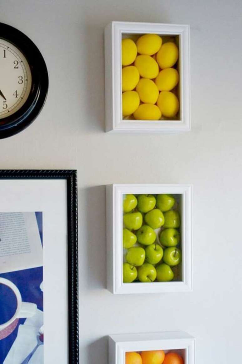 52. Frutas de mentira podem ser enquadradas formando lindos quadros decorativos para cozinha. Fonte: Pinterest