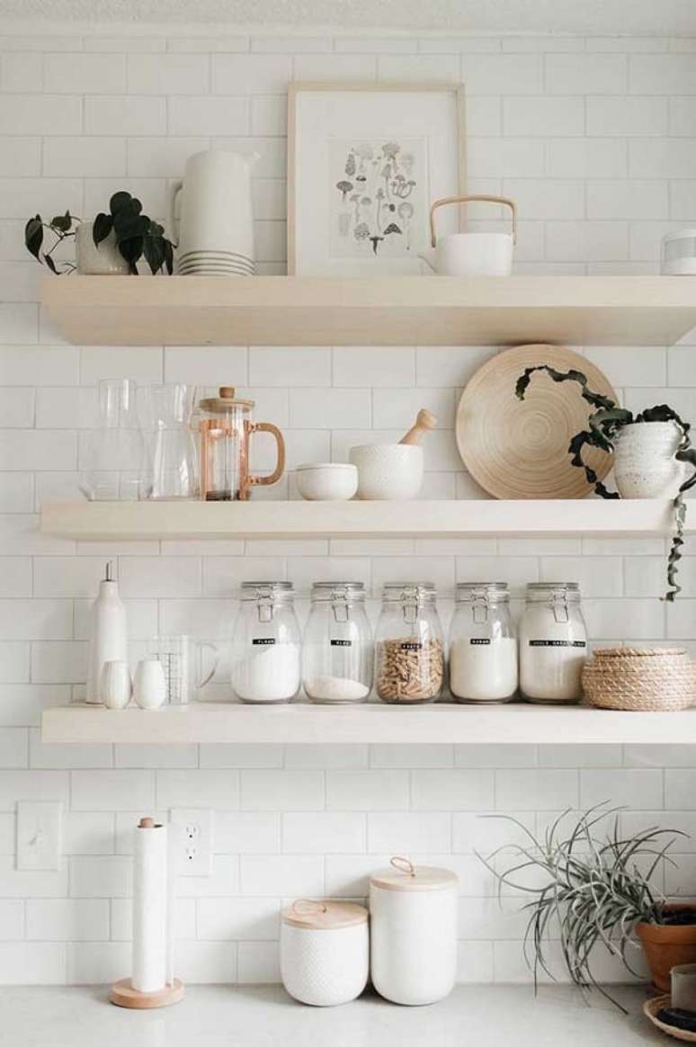 45. Modelo de quadro delicado e neutro para a cozinha. Fonte: Pinterest