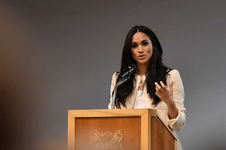 Meghan, duquesa de Sussex e esposa do pr&iacute;ncipe Harry, do Reino Unido, discursa em Essex
07/03/2020 Ben Stansall/Pool via REUTERS