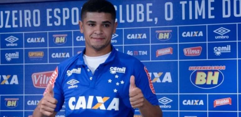 Denílson, volante que foi contratado pelo Cruzeiro em 2016 pode levar o clube à Série C do Brasileiro- (Foto: Washington Alves/Light Press/Cruzeiro)