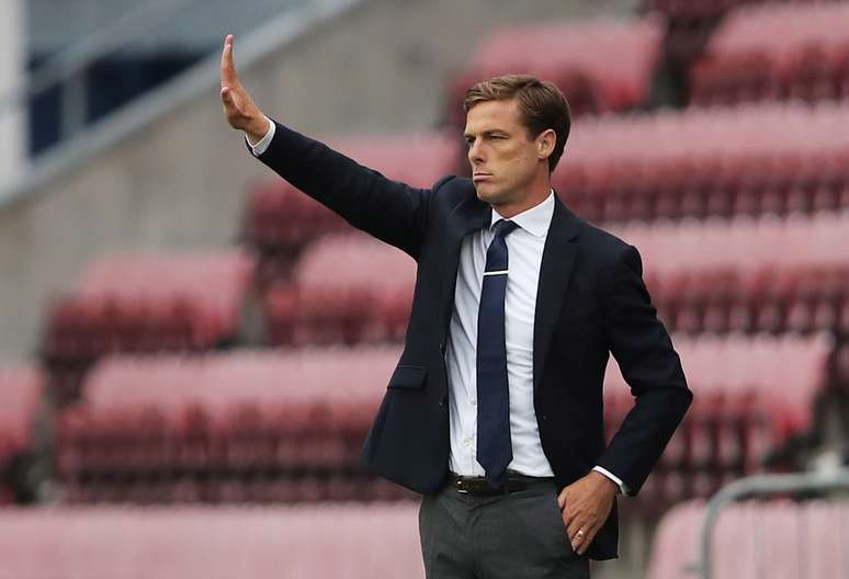 T&eacute;cnico Scott Parker durante partida do Fullham pela segunda divis&atilde;o do Campeonato Ingl&ecirc;s
22/07/2020 Action Images/Molly Darlington 