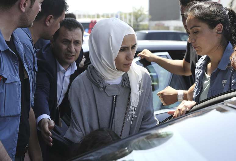 Sumeyye , filha do presidente turco, Tayyip Erdogan, é vista do lado de fora de aeroporto em Istambul
16/07/2016
REUTERS/Huseyin Aldemir