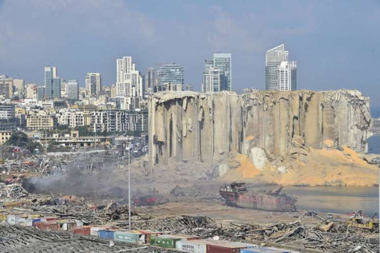 Porto de Beirute foi destruído por explosão nesta terça-feira (4)