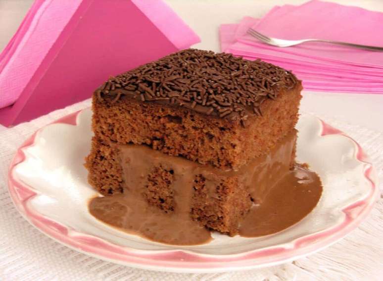 Guia da Cozinha - Receitas de bolo de chocolate gelado para vender e faturar muito