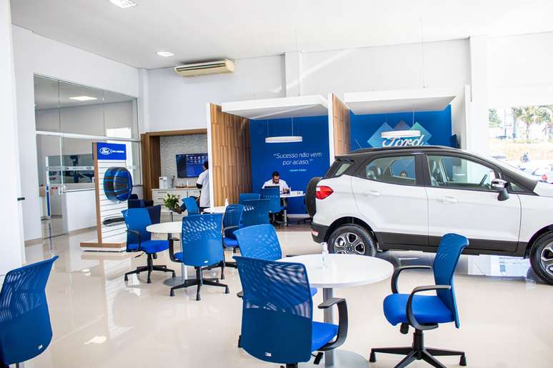 Showroom da Econorte Taubat&eacute; segue o padr&atilde;o Ford Signature, com wi-fi e muito conforto.
