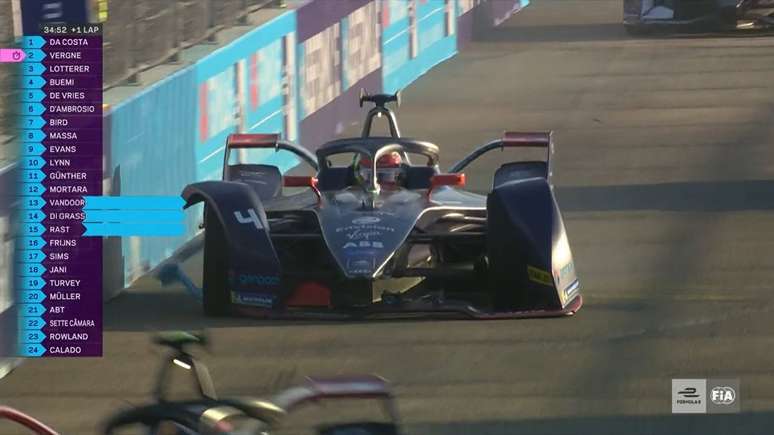 Robin Frijns abandonou a corrida após toque com Max Günther e o muro 