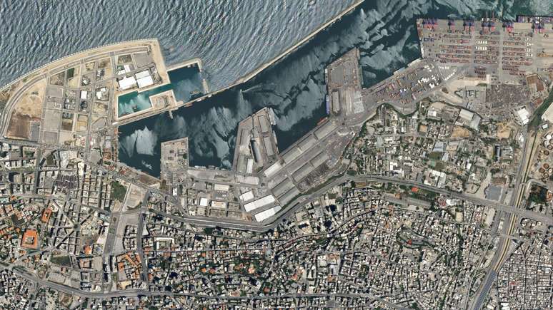 Imagem de satélite mostra área afetada por explosão no Líbano
