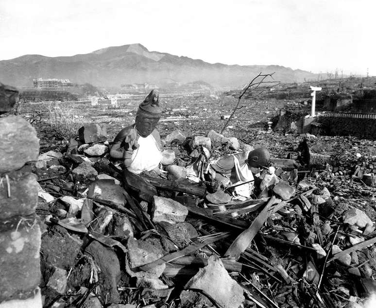 Nagasaki ficou completamente destruída após a bomba atômica