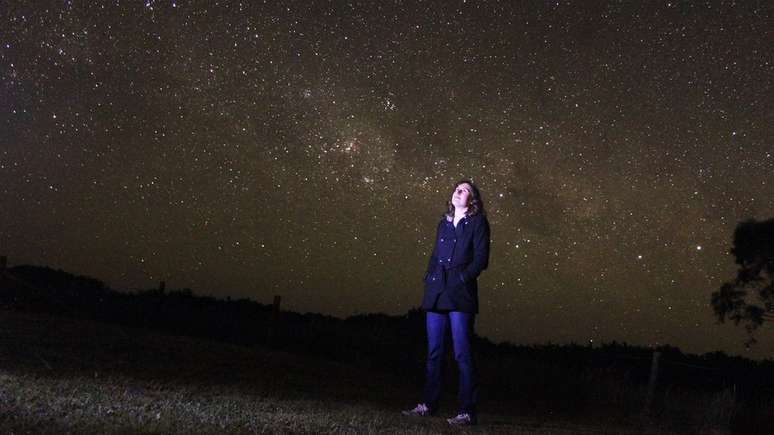 Esse panorama das estrelas é algo que Katie Mack não pôde ver durante seus anos de estudos em Los Angeles