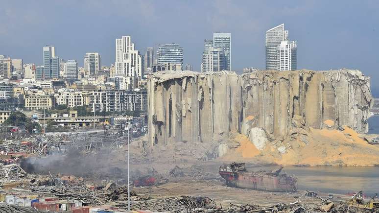 Explosão devastou área portuária de Beirute