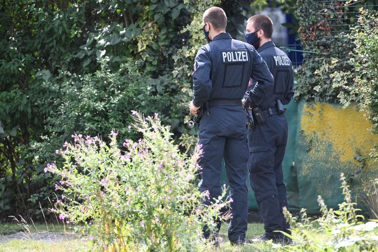 Polícia faz escavação perto de Hannover, na Alemanha, em 2020, onde viveu suspeito de envolvimento no desaparecimento de Madeleine McCann.
