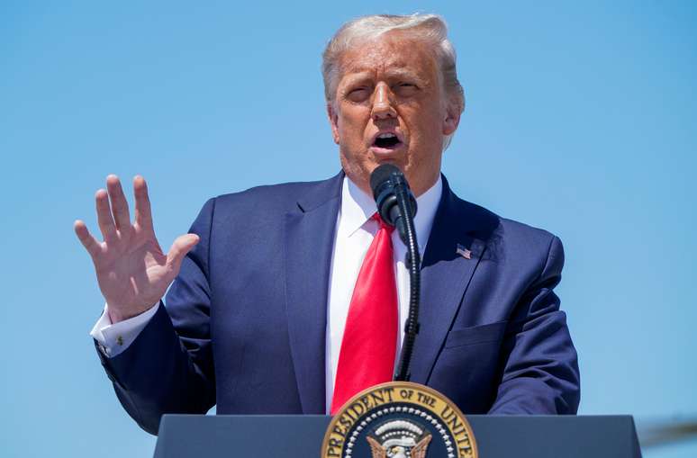 Trump discursa a apoiadores em aeroporto em  Cleveland, Ohio
06/08/2020
REUTERS/Joshua Roberts