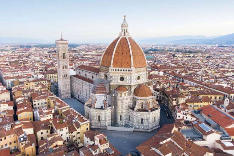 A monumental Cúpula de Brunelleschi domina o panorama de Florença