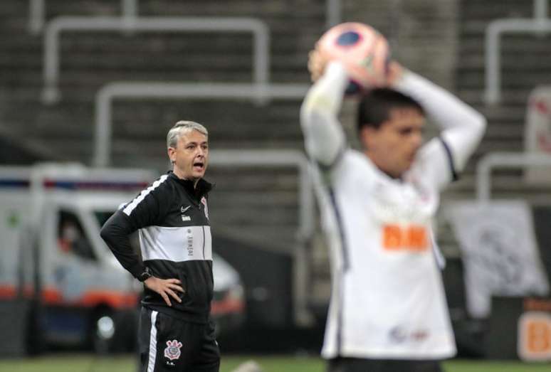 Tiago Nunes elogiou a defesa (Foto: Rodrigo Coca/Ag. Corinthians)