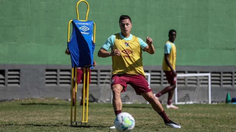 Marlon já treina com os companheiros desde terça no CT Carlos Castilho (Foto: Lucas Merçon/Fluminense FC)