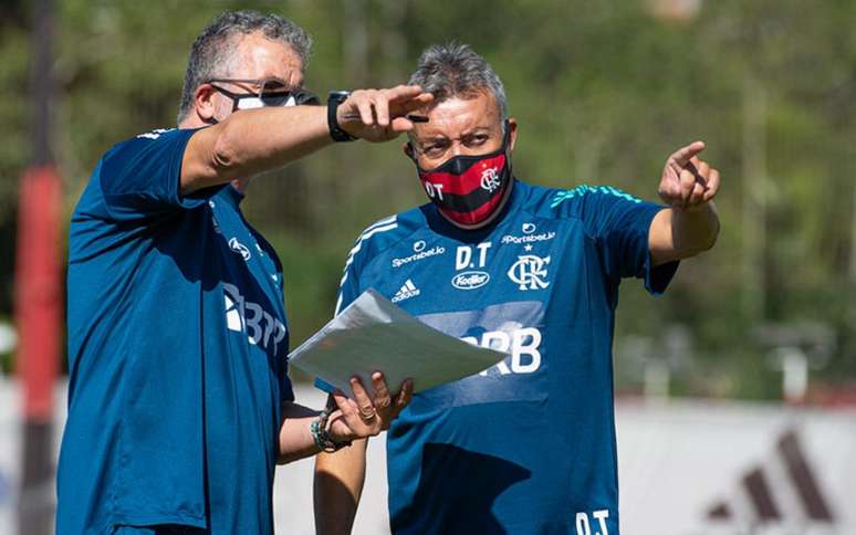 Torrent conversa com auxiliar: catalão chegou ao Fla para o lugar de Jorge Jesus (Foto: Alexandre Vidal / Flamengo)