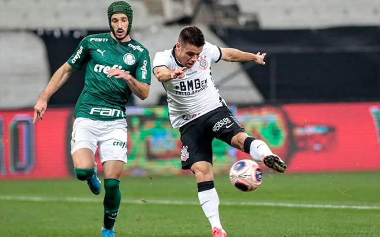 Ricardinho achou melhor encerrar a partida devido ao nível técnico e gerou risadas (Foto: Rodrigo Coca/Corinthians)