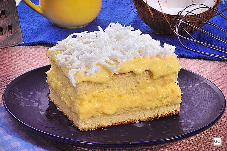 Guia da Cozinha - Bolo de coco gelado: 9 receitas molhadinhas e com muita cobertura!