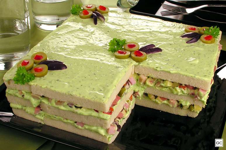 Guia da Cozinha - Receitas de bolo salgado: 9 op&ccedil;&otilde;es para um lanche diferente