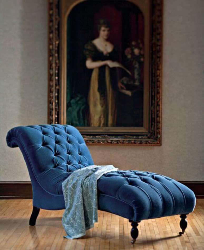 51. Div&atilde; azul na sala de estar &ndash; Via: The Decorologist