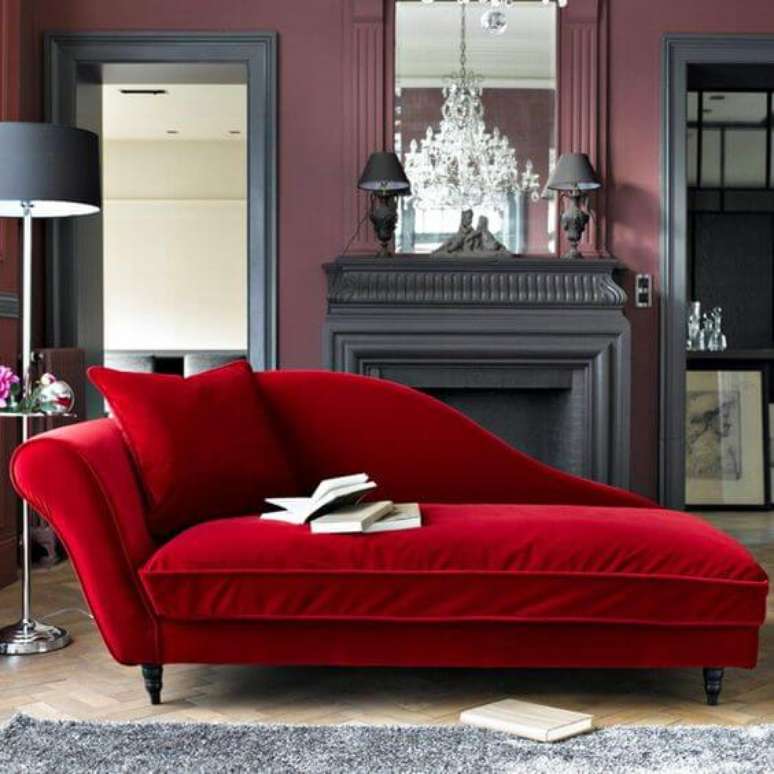 10. Divã vermelho na sala de estar moderna – Via: Pinterest