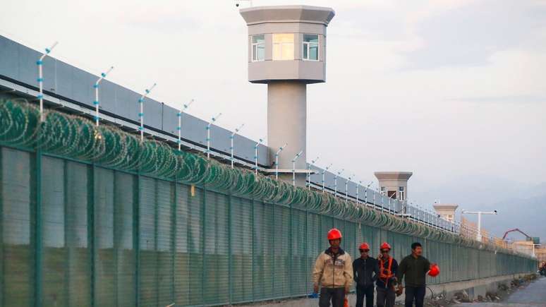 Estima-se que até um milhão de muçulmanos tenham sido detidos em campos de prisioneiros em Xinjiang