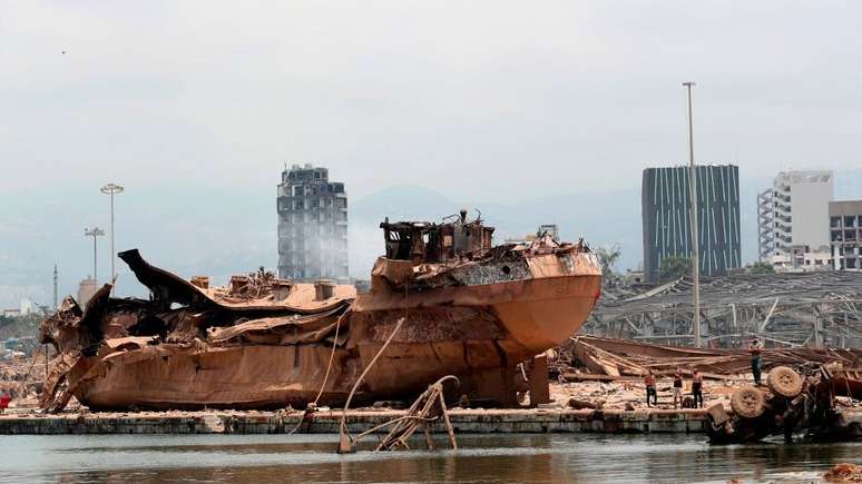 O porto e os arredores foram devastados pela explosão