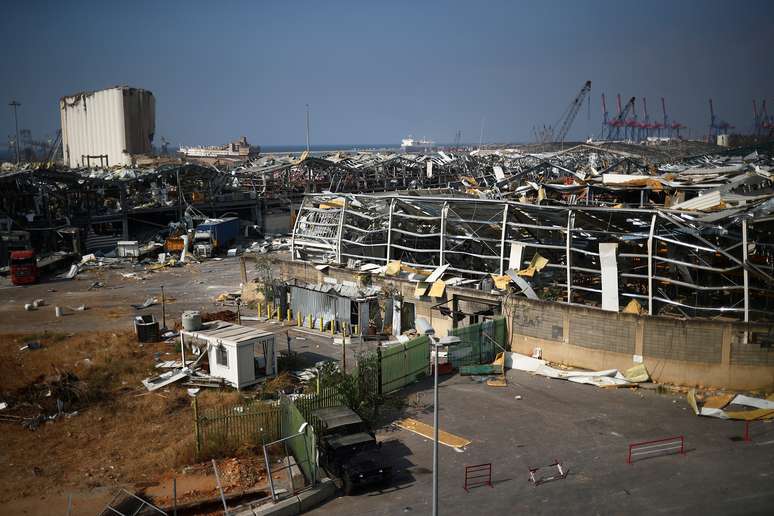 Destruição causada por explosão em área portuária de Beirute
07/08/2020 REUTERS/Hannah McKay
