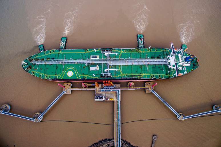 Navios-tanque no porto de Zhoushan, China 
04/07/2018
REUTERS/Stringer 