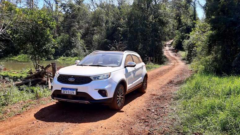 Nas estradas de terra batida, Ford Territory acabou surpreendendo.