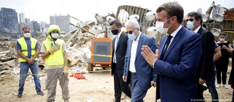 Macron foi o primeiro líder ocidental a visitar os escombros da explosão em Beirute