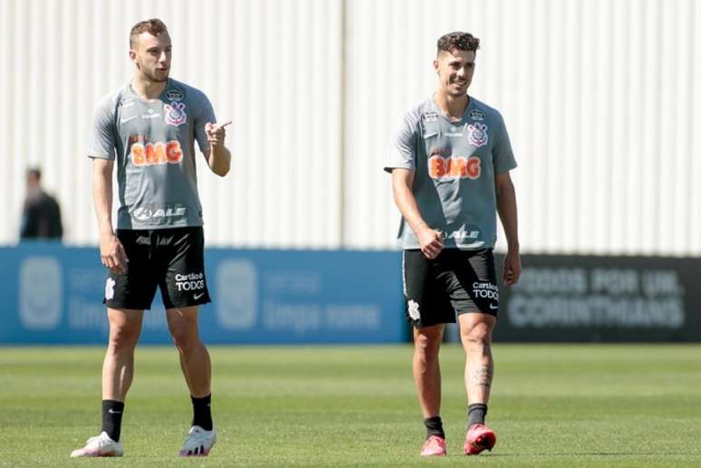 Carlos Augusto e Danilo Avelar serão titulares novamente neste sábado (Foto: Rodrigo Coca/Ag. Corinthians)