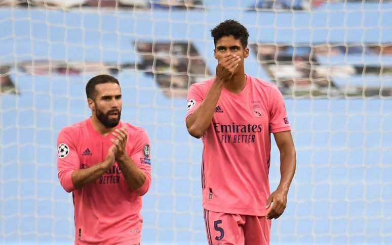 Varane assumiu a responsabilidade após derrota do Real Madrid (Foto: PETER POWELL / AFP)