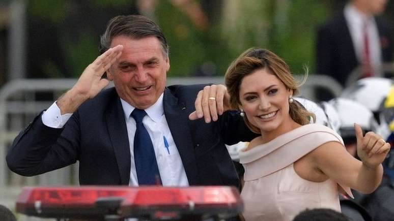 Quebra de sigilo fiscal de Queiroz e sua mulher mostram que primeira-dama recebeu 27 depósitos entre 2011 e 2016.