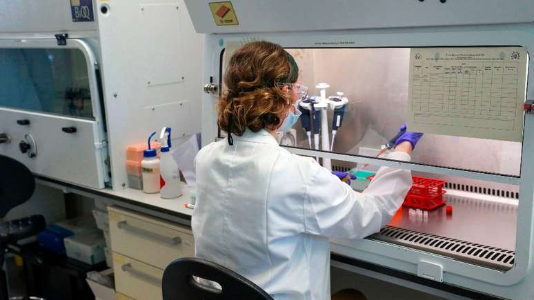 Bittencourt, sobre vacina: 'do ponto de vista de saúde pública, confiar num recurso não disponível é uma má estratégia'.