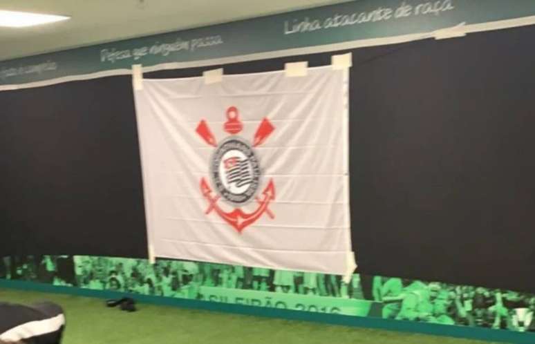 Corinthians improvisou para esconder imagens do Palmeiras 