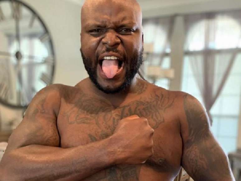 Derrick Lewis é visto por site como favorito para o duelo principal (Foto: Reprodução Instagram @thebeastufc)