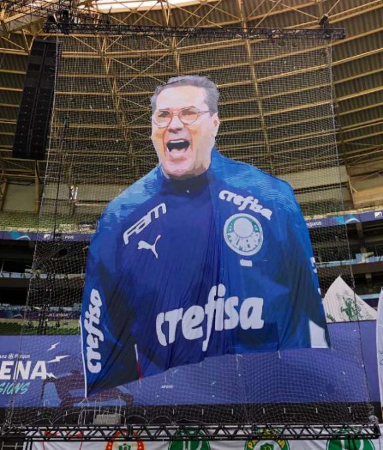 Luxemburgo homenageado pela torcida do Palmeiras (Reprodução)