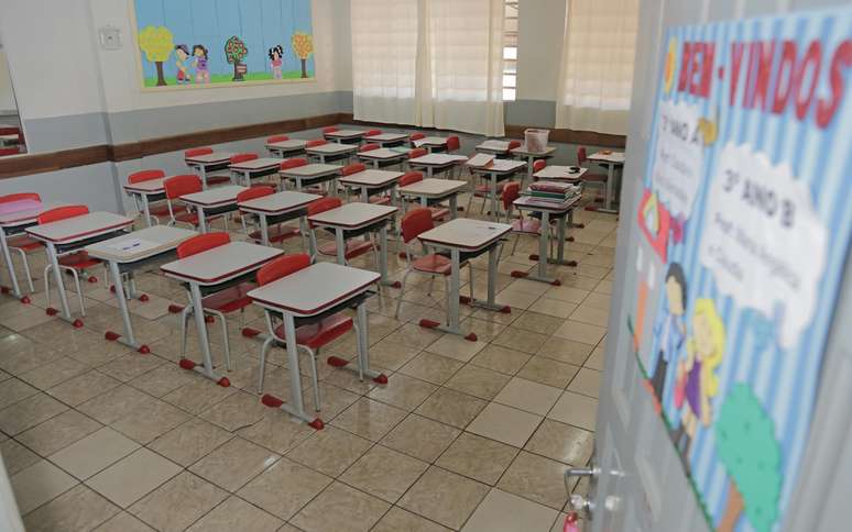 Salas de aula vazias por conta da pandemia do novo coronavírus