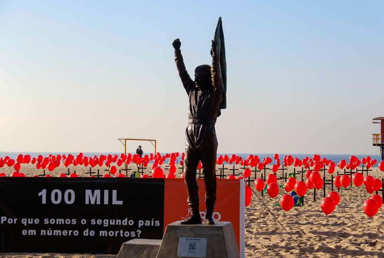 ONG Rio de Paz relembra os quase 100 mil brasileiros mortos pela pandemia do coronavírus no Brasil